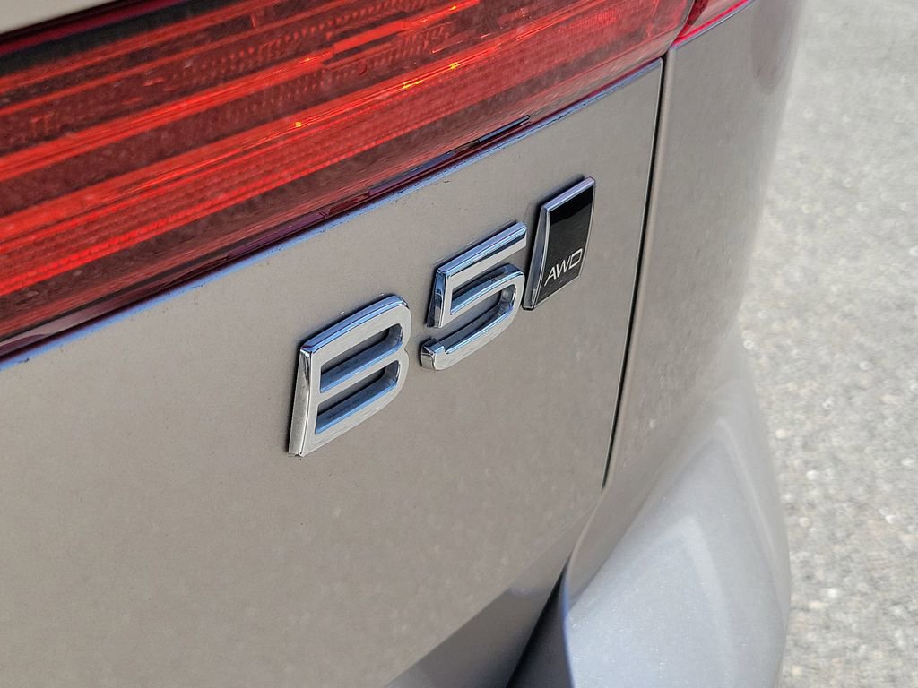 Used 2025 Volvo XC60 B5 Plus w/ Protection Package Premier image 15