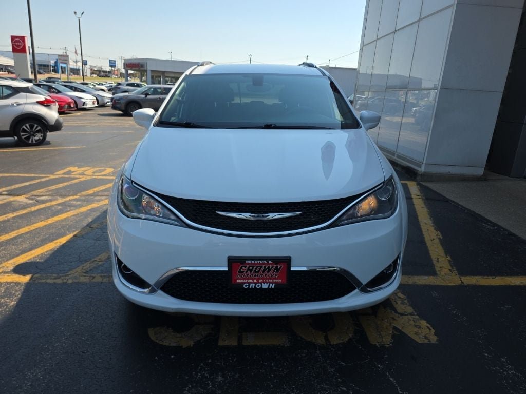 Used 2020 Chrysler Pacifica Touring-L FWD image 9