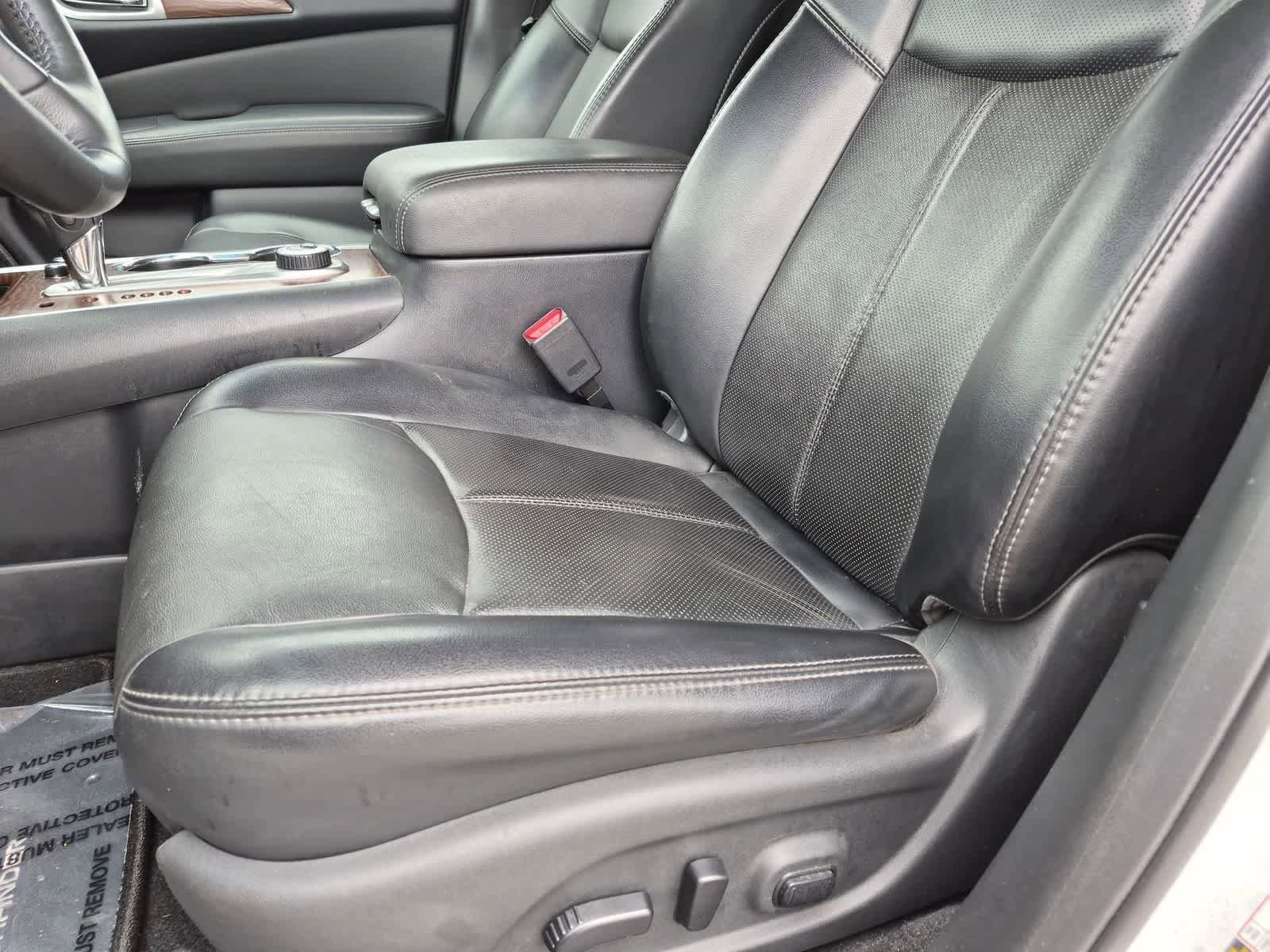 Used 2019 Nissan Pathfinder Platinum AWD/4WD image 16