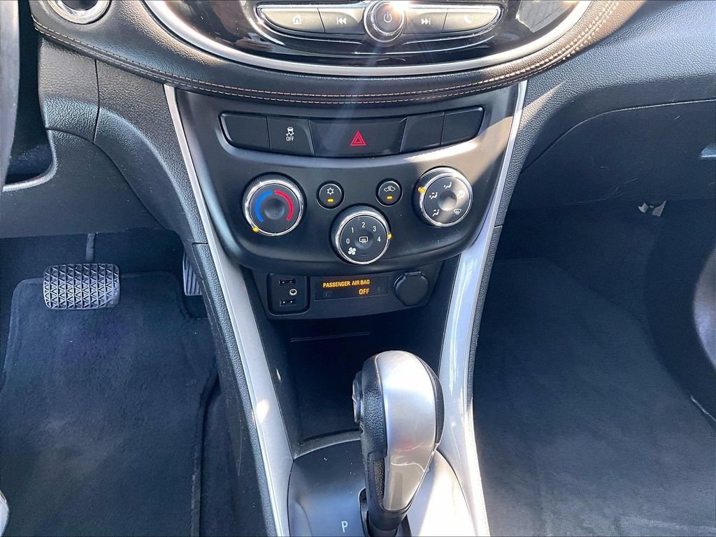 Used 2018 Chevrolet Trax LT w/ LT Convenience Package AWD/4WD image 26
