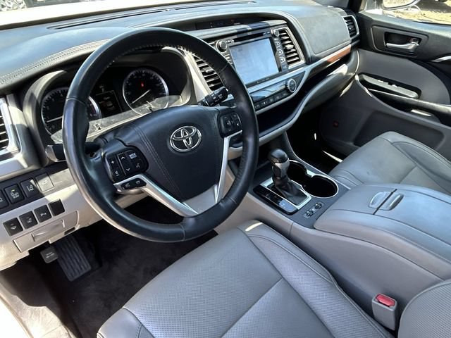 Used 2016 Toyota Highlander Limited Platinum FWD image 17