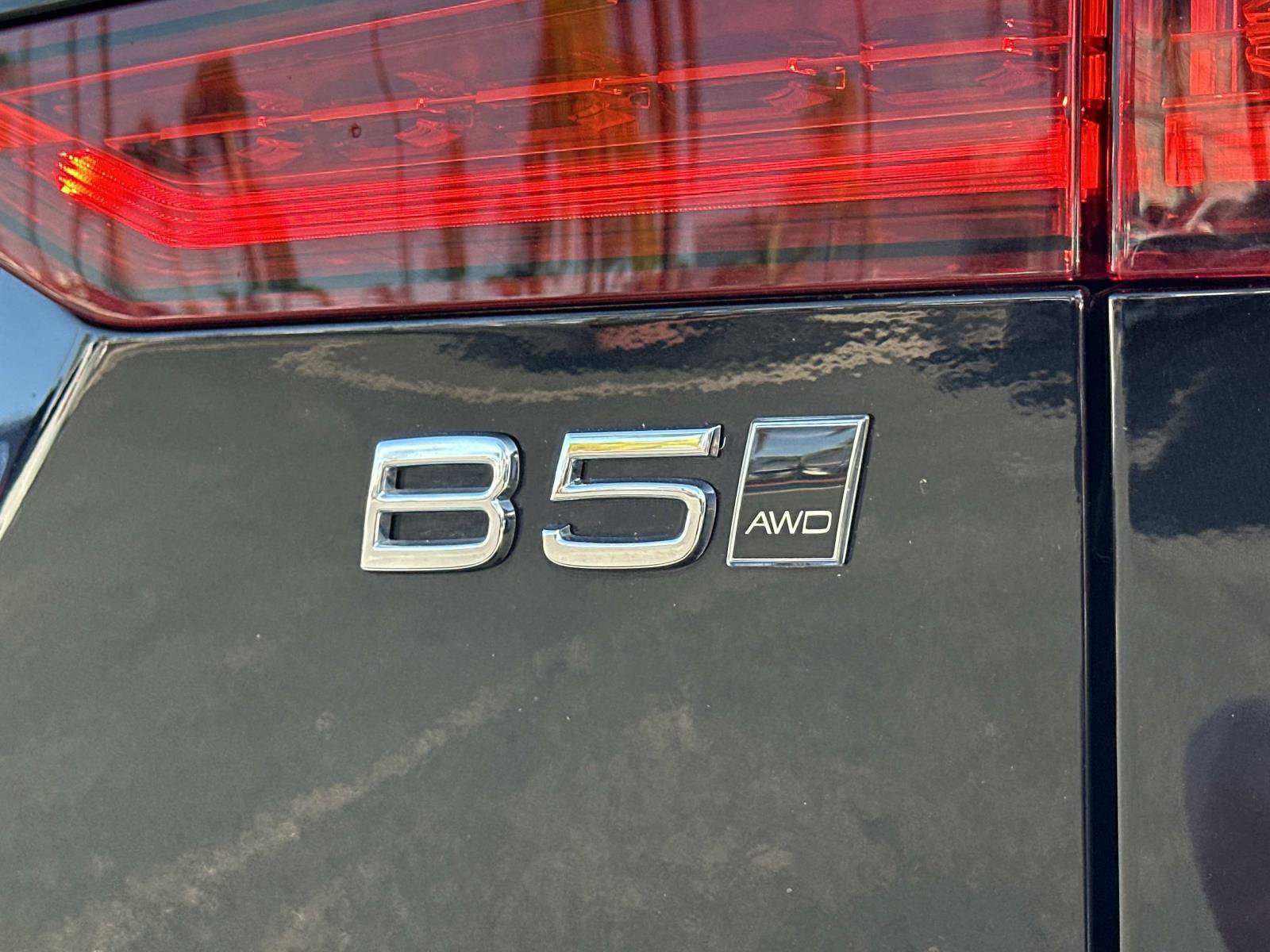 Certified 2025 Volvo V60 B5 Cross Country Plus image 28