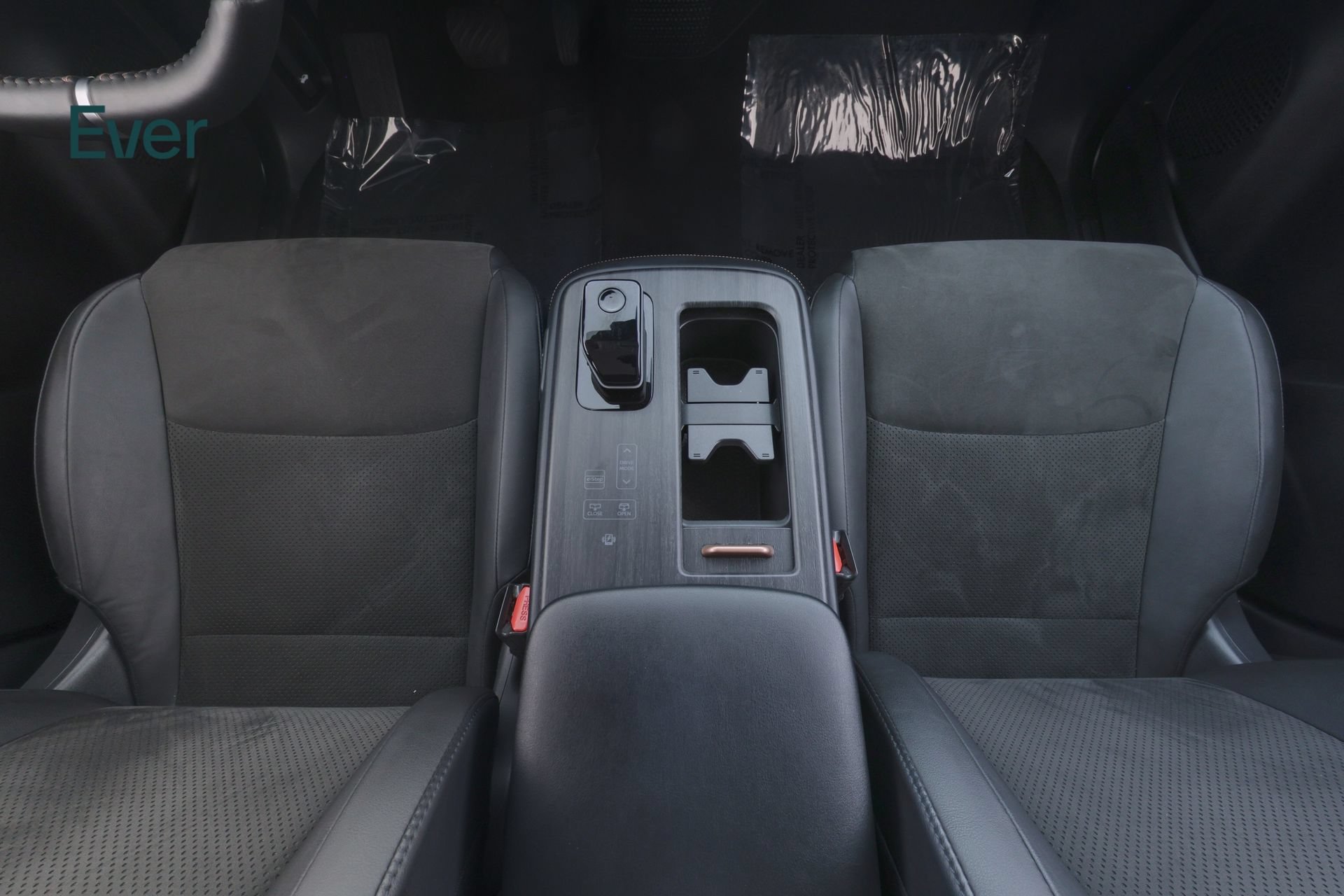 Used 2024 Nissan Ariya AWD image 27