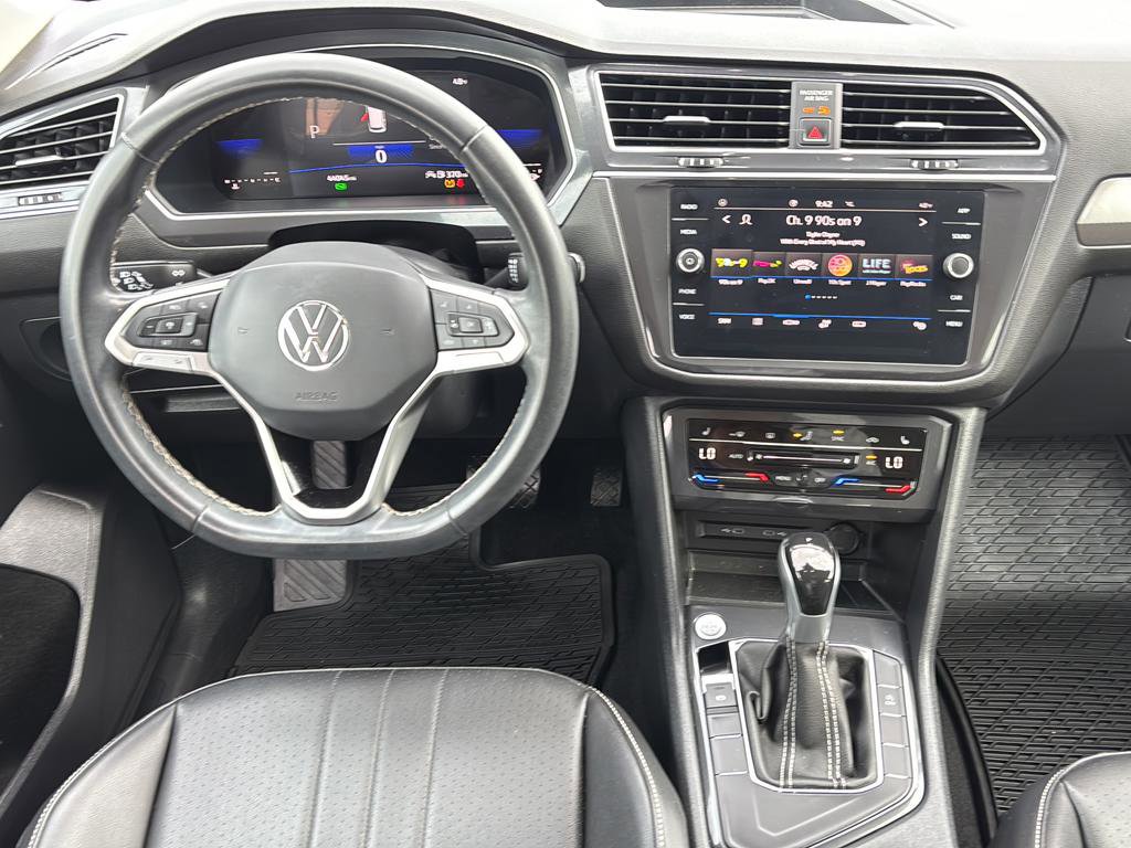 Used 2023 Volkswagen Tiguan SE FWD image 9