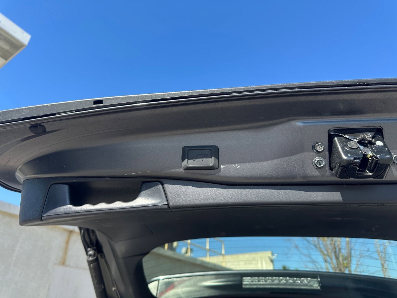 Used 2025 Toyota RAV4 XLE w/ Convenience Package image 23