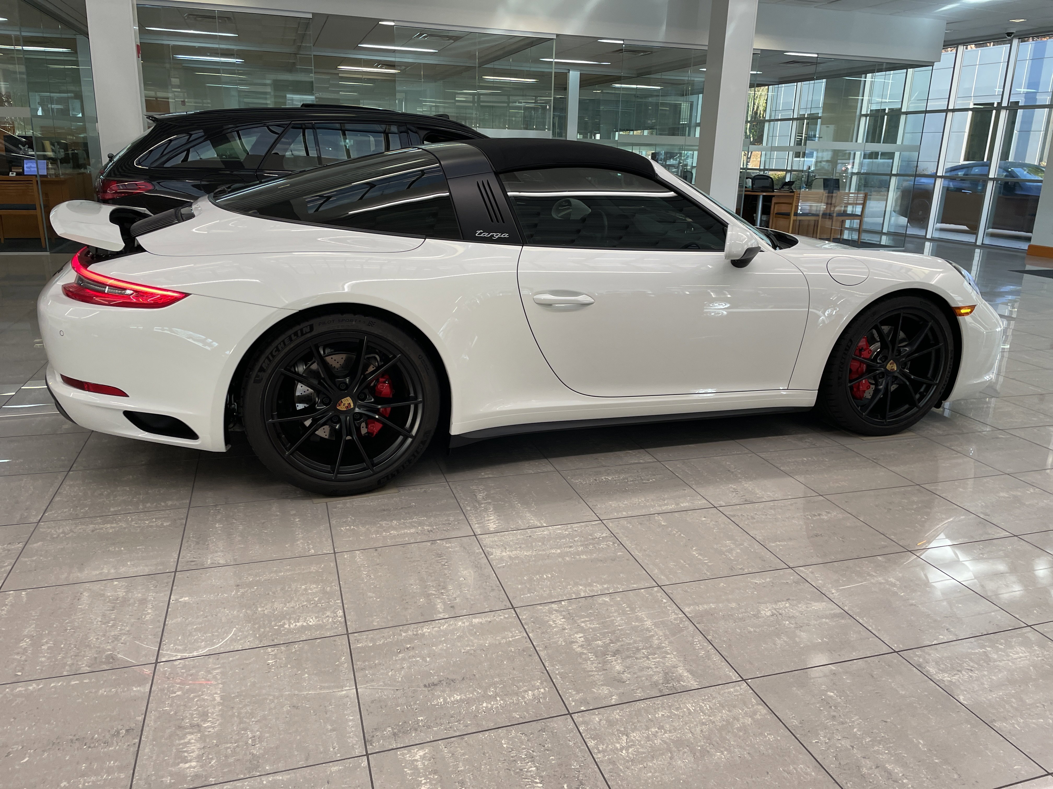 Used 2019 Porsche 911 Targa 4S image 10