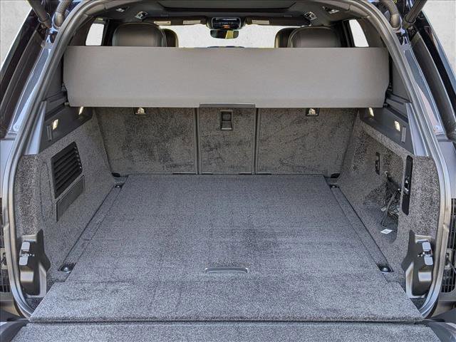 Certified 2025 Land Rover Range Rover SE image 6