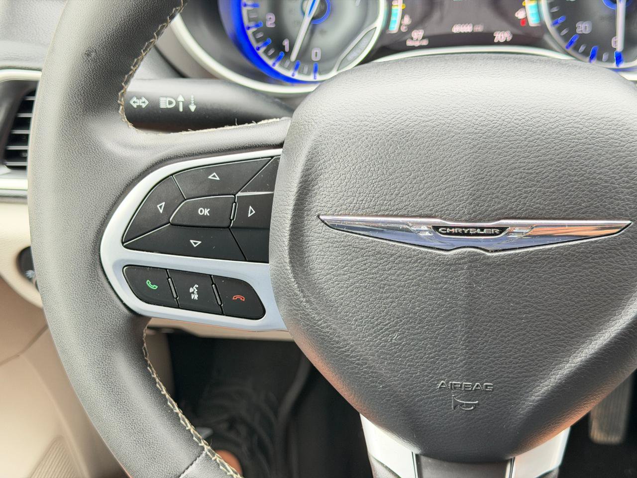 Used 2023 Chrysler Pacifica Touring-L FWD image 80
