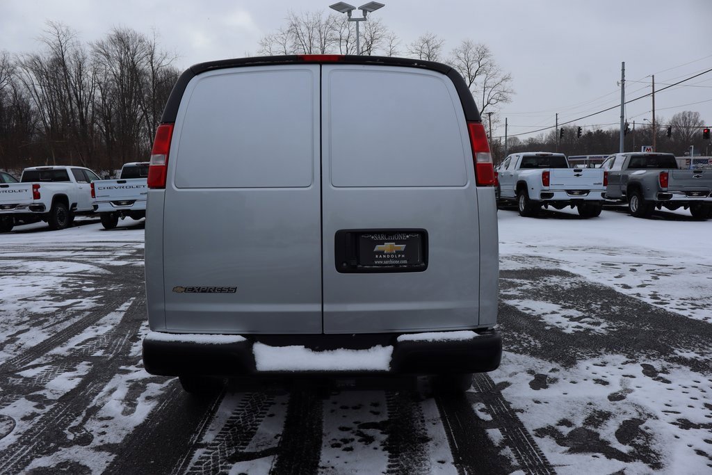 New 2025 Chevrolet Express 3500 w/ Driver Convenience Package image 17