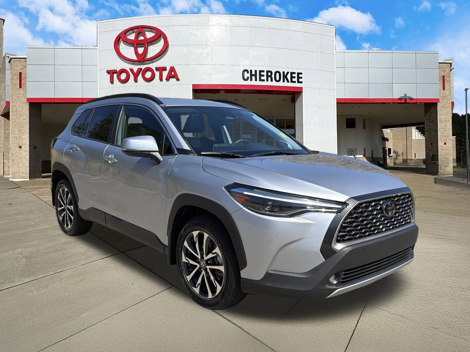 Used 2024 Toyota Corolla Cross XLE w/ Convenience Package image 3