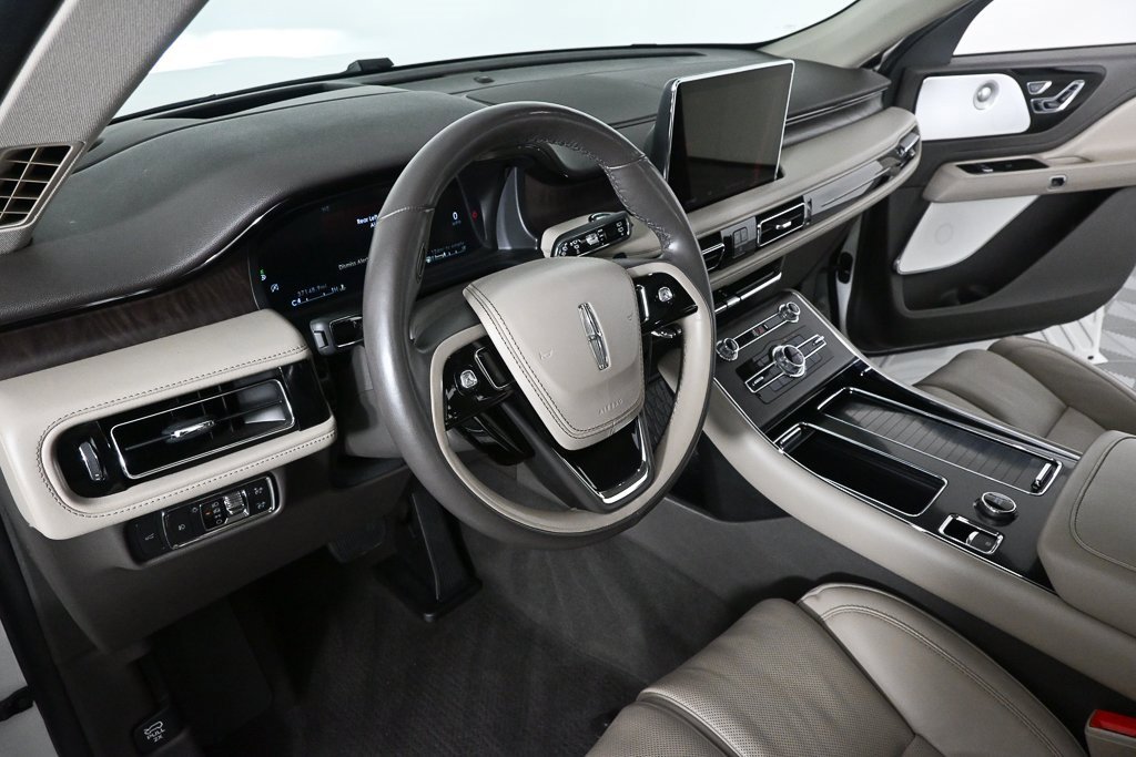 Used 2022 Lincoln Aviator Reserve w/ Equipment Group 201A image 6