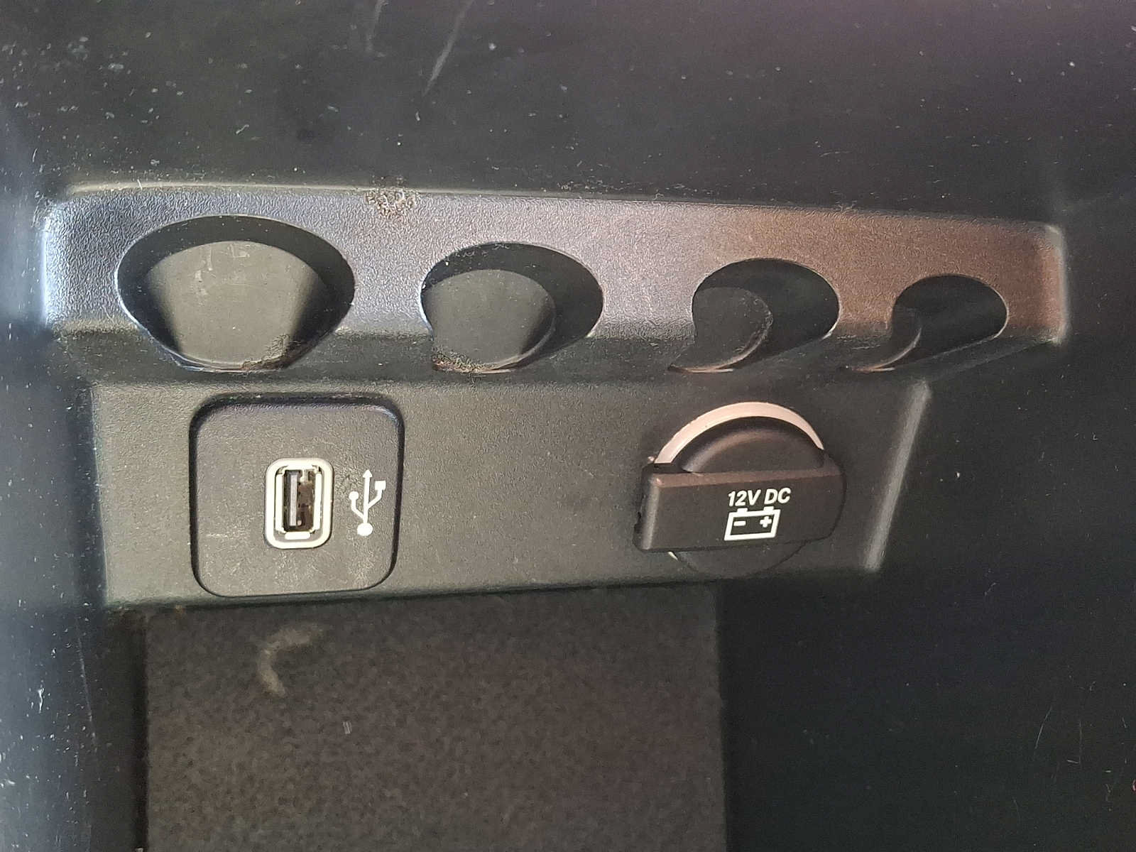 Used 2016 Jeep Cherokee Latitude AWD/4WD image 24