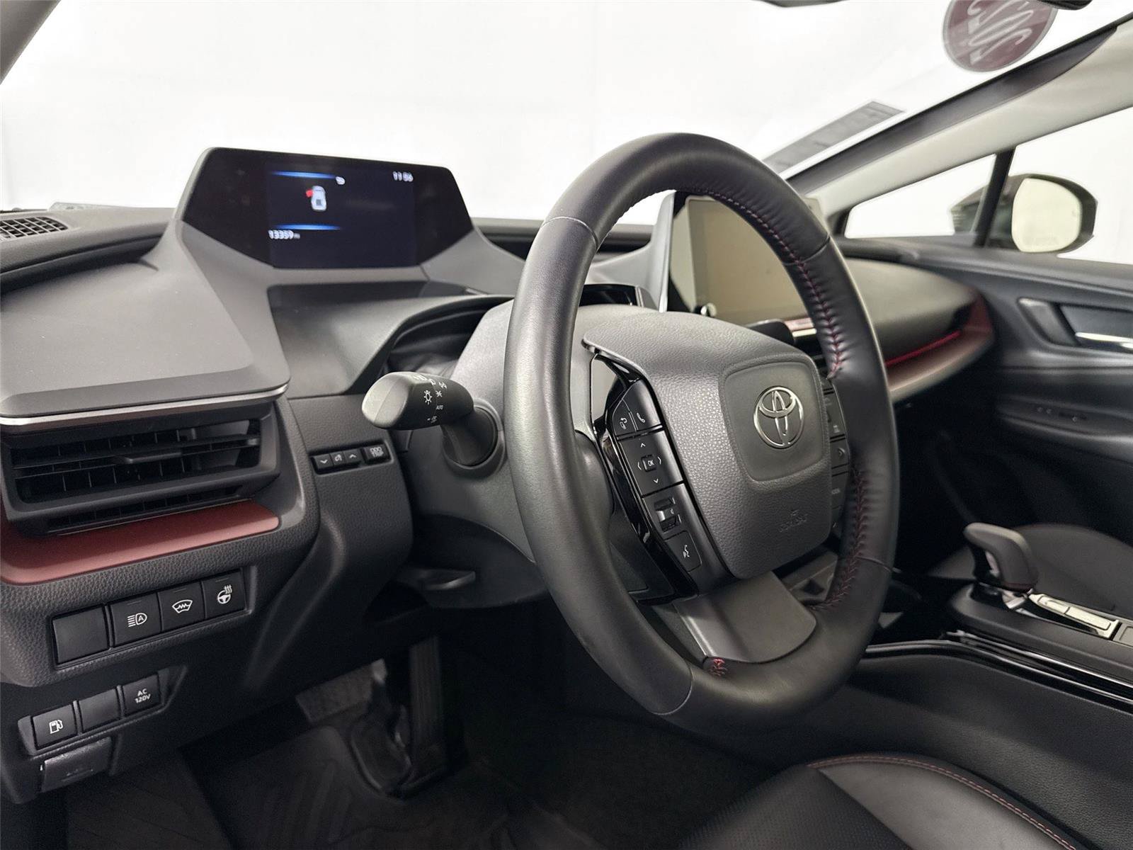 Certified 2025 Toyota Prius Plug-In Hybrid FWD image 4
