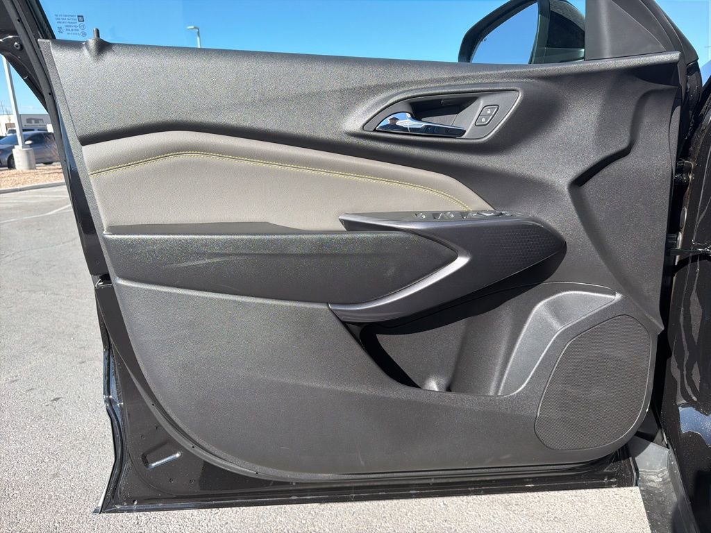 New 2026 Chevrolet Trax ACTIV w/ Sunroof Package FWD image 5