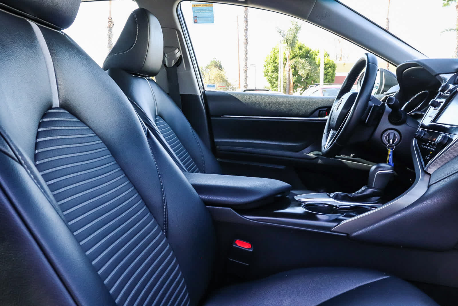 Used 2018 Toyota Camry SE FWD image 26