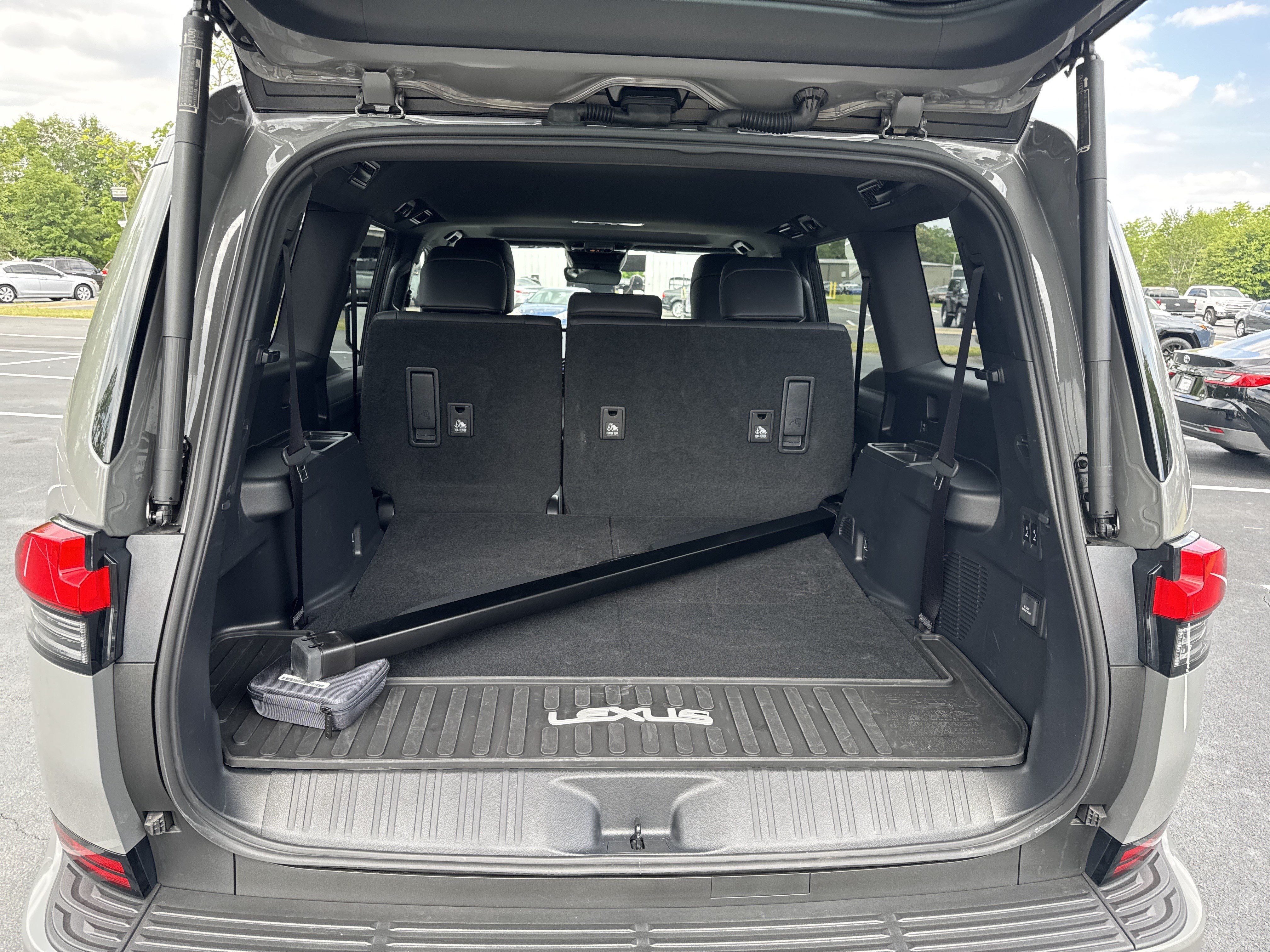 Used 2025 Lexus GX 550 w/ Accessory Package (2T) AWD/4WD image 35