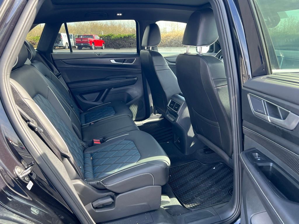 Used 2025 Volkswagen Atlas Cross Sport SEL Premium R-Line image 11