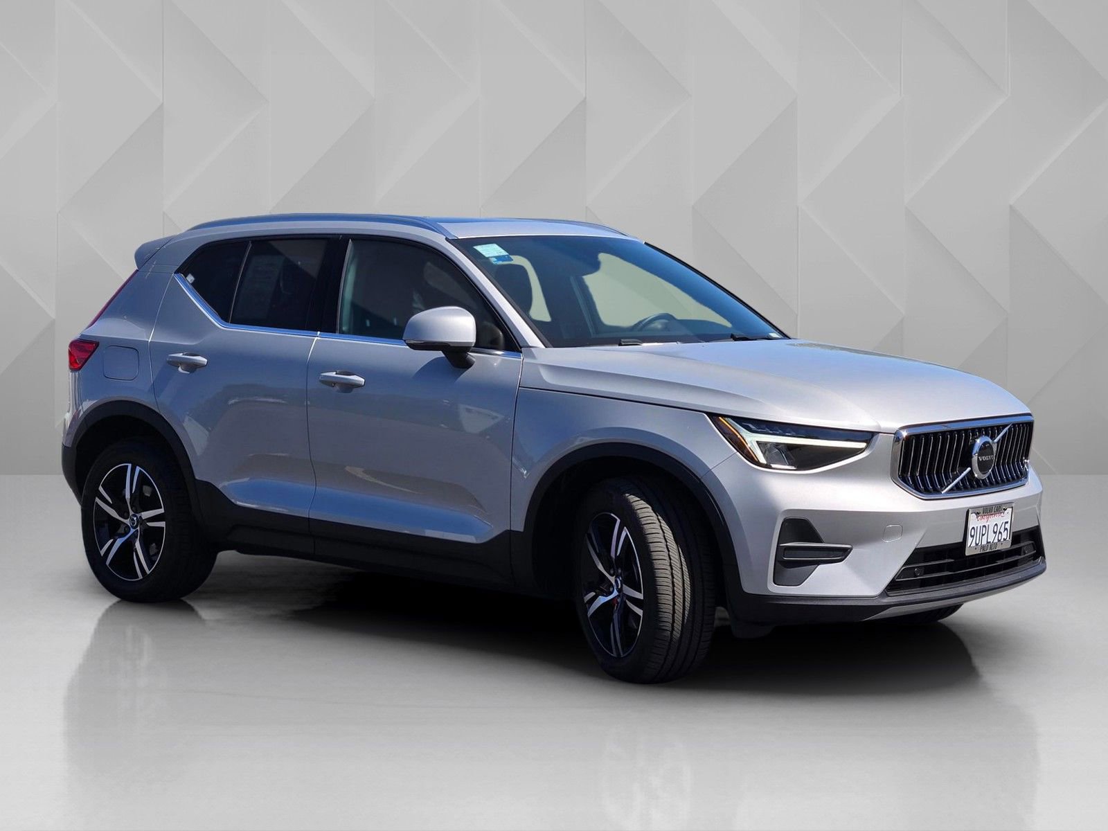 Used 2025 Volvo XC40 B5 Core AWD/4WD image 8