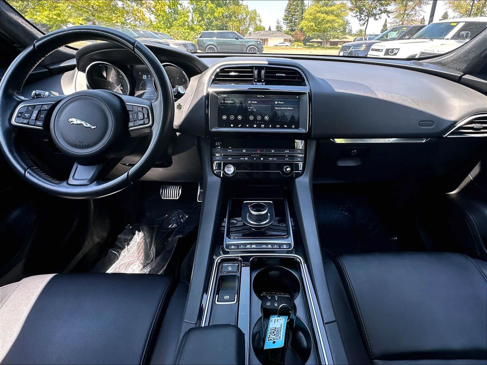 Used 2019 Jaguar F-PACE Premium AWD/4WD image 15