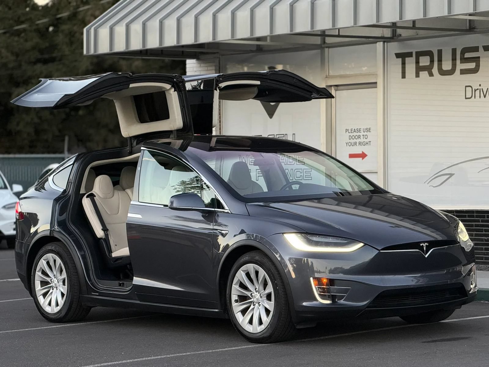Used 2018 Tesla Model X 75D AWD/4WD image 5