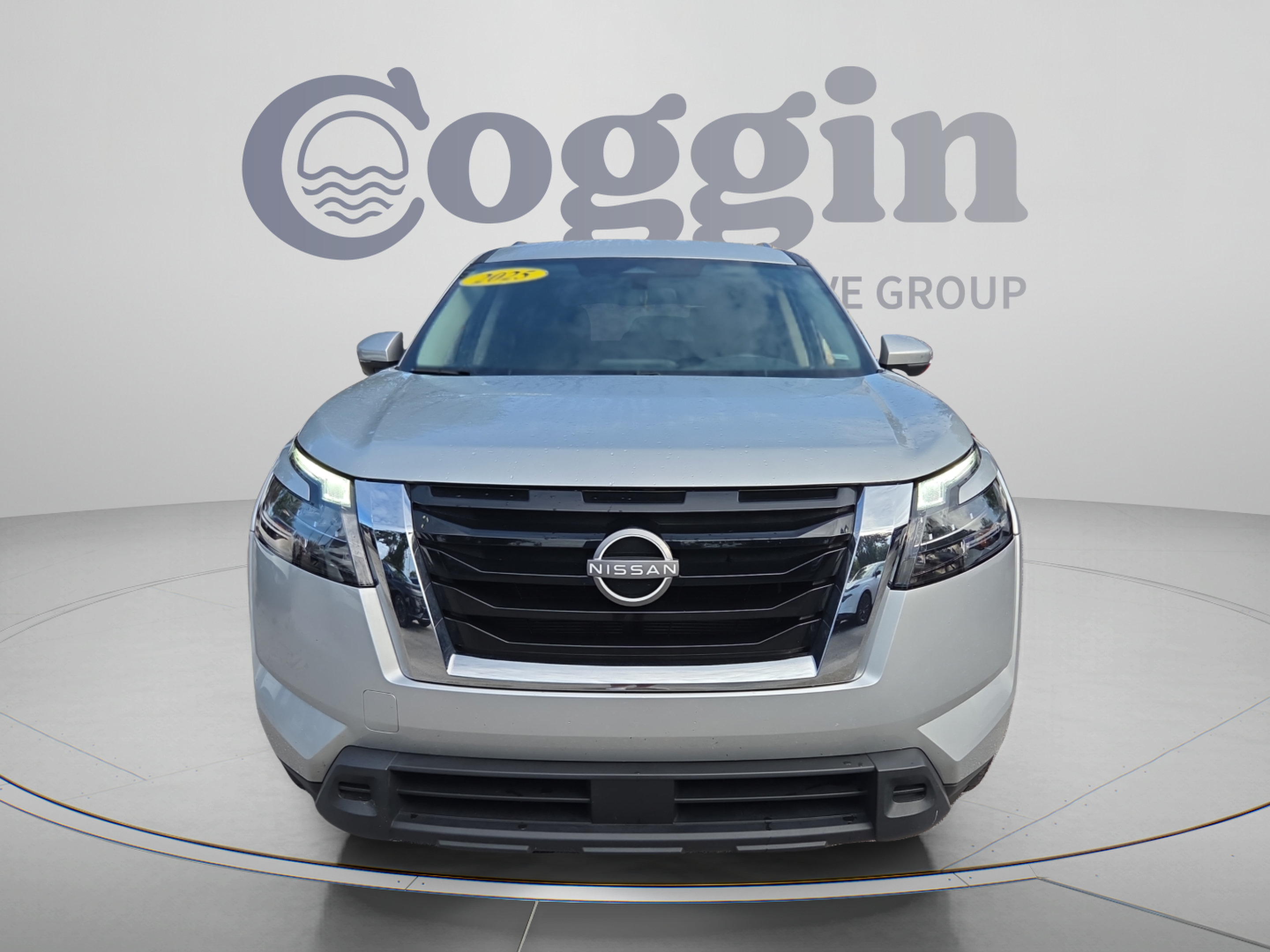 Used 2025 Nissan Pathfinder SV FWD image 8