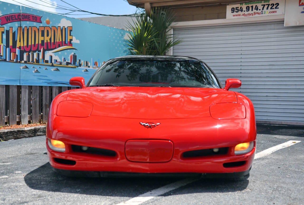 Used 2004 Chevrolet Corvette Coupe w/ Roof Package RWD image 3
