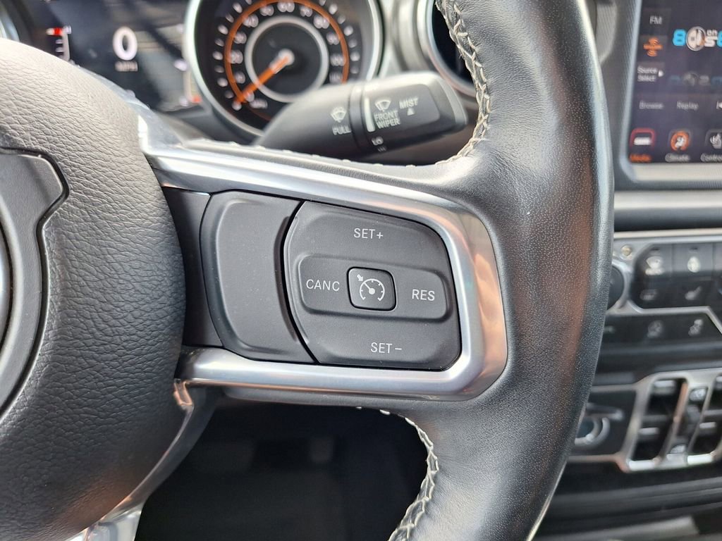 Used 2022 Jeep Gladiator Overland w/ Cold Weather Group AWD/4WD image 17