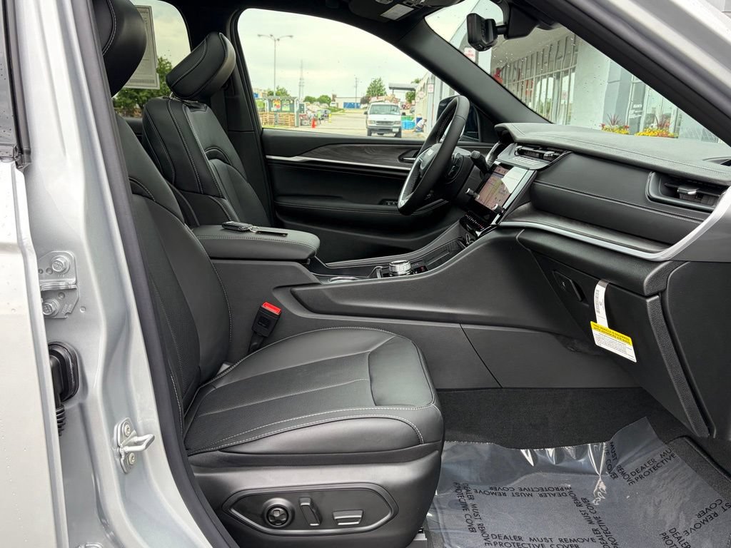 New 2026 Jeep Grand Cherokee L Limited AWD/4WD image 23