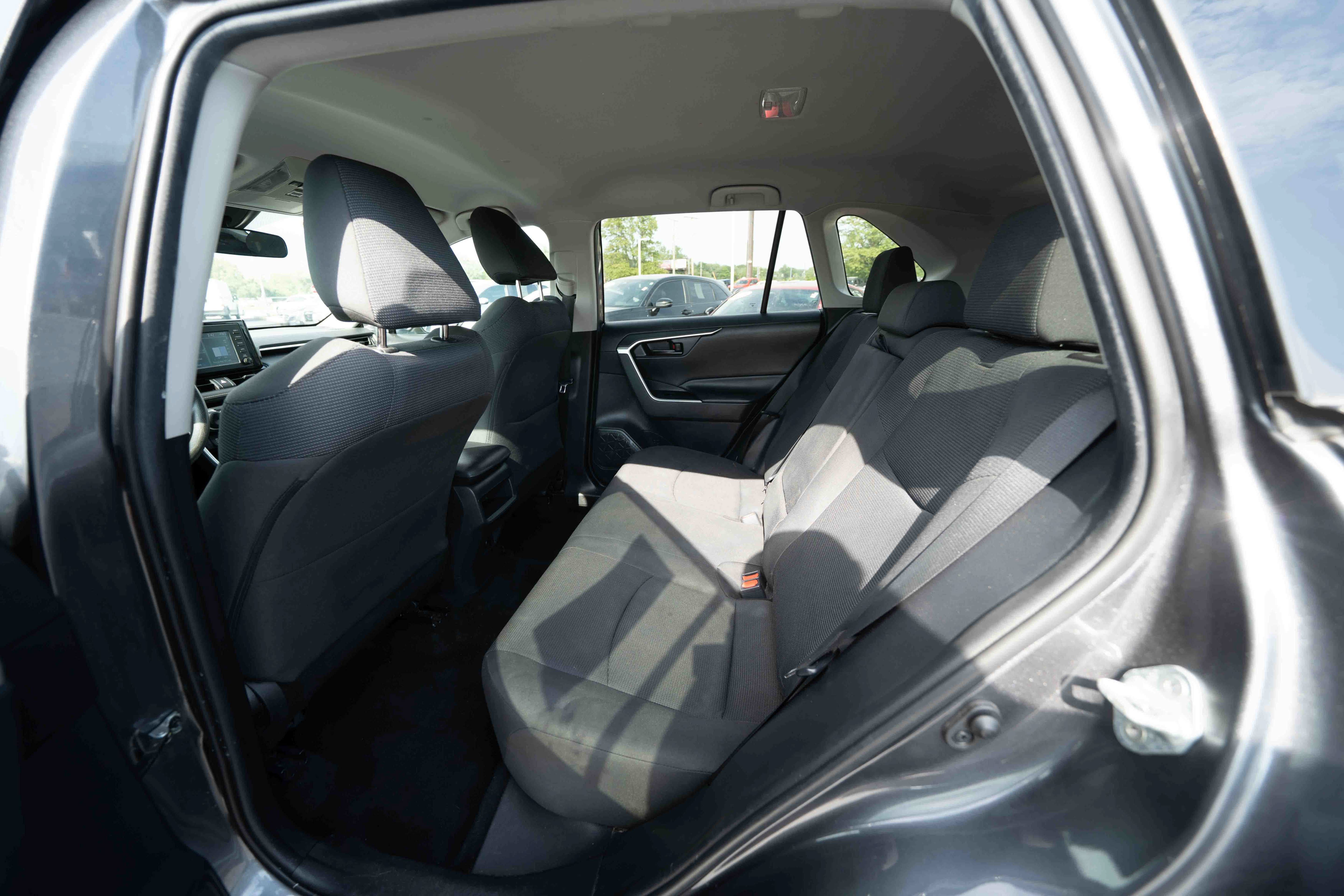 Used 2019 Toyota RAV4 LE AWD/4WD image 23