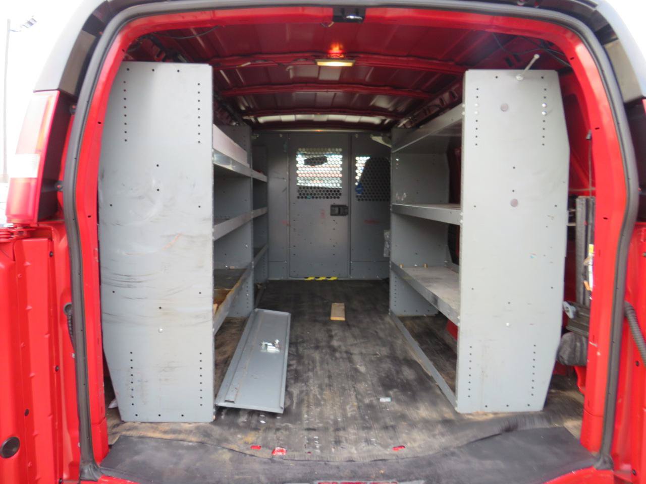 Used 2009 Chevrolet Express 2500 RWD image 19