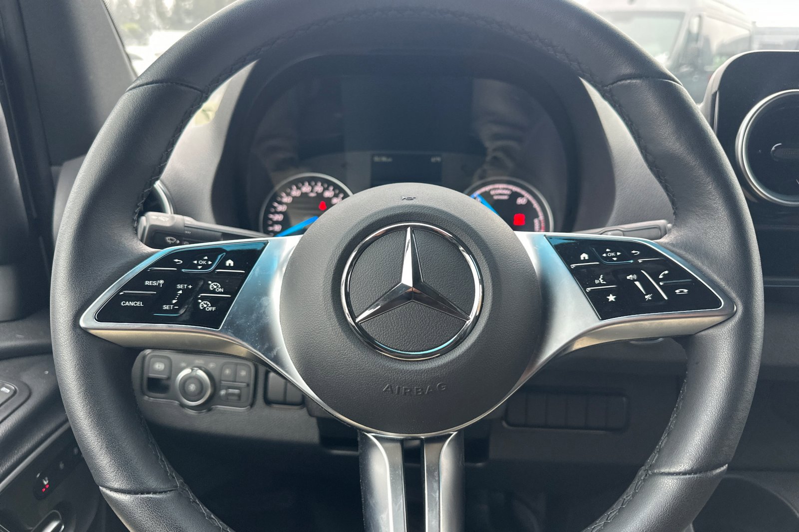 New 2024 Mercedes-Benz eSprinter 170 Cargo image 23