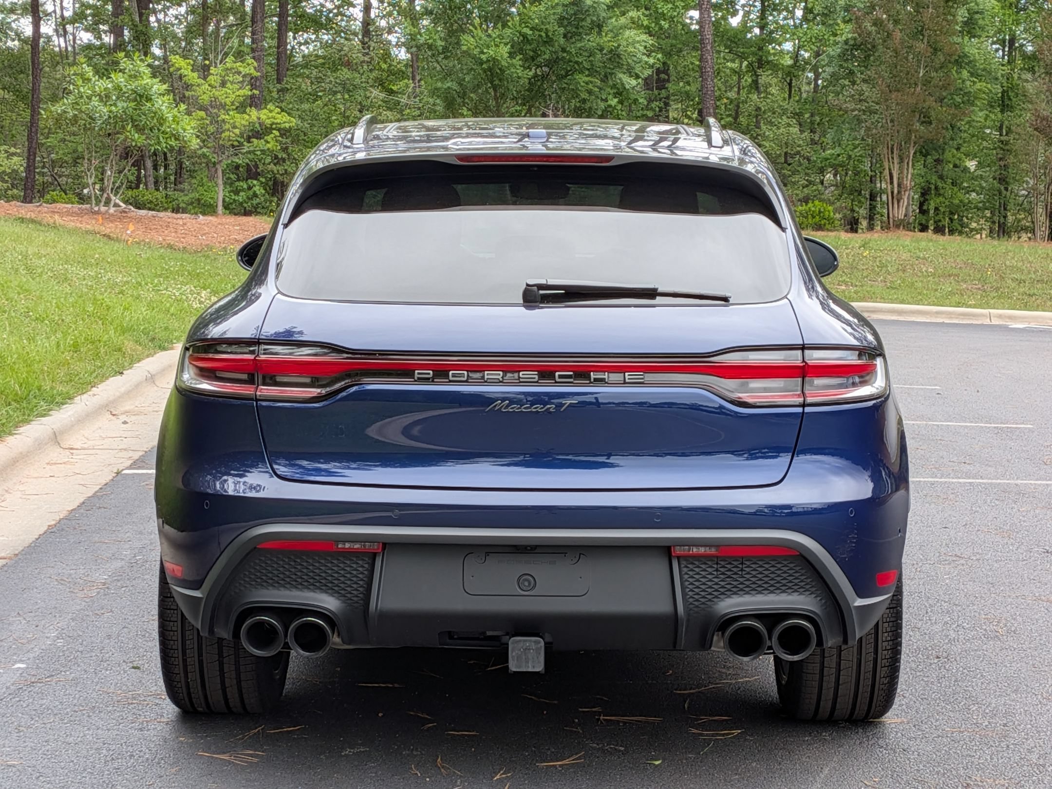 Certified 2025 Porsche Macan Turbo AWD/4WD image 28