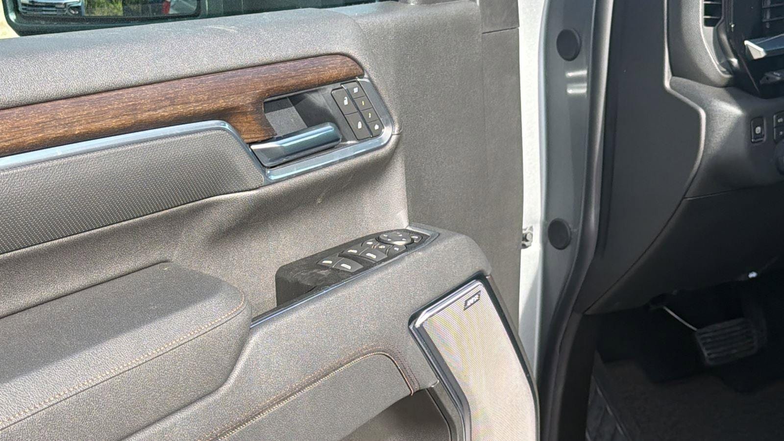 New 2026 Chevrolet Silverado 2500 High Country w/ High Country Premium Package AWD/4WD image 11