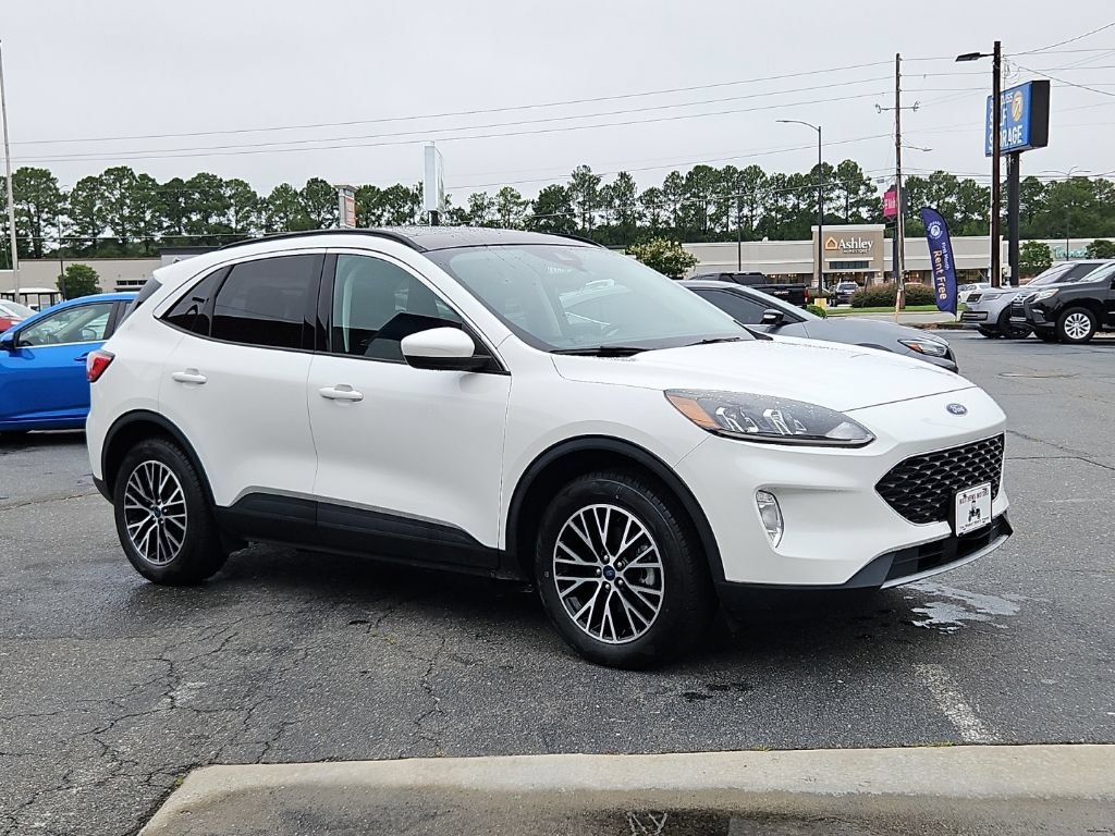Used 2022 Ford Escape SEL w/ Technology Package FWD image 1