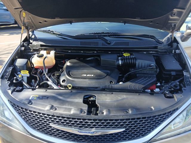 Used 2018 Chrysler Pacifica Limited FWD image 27