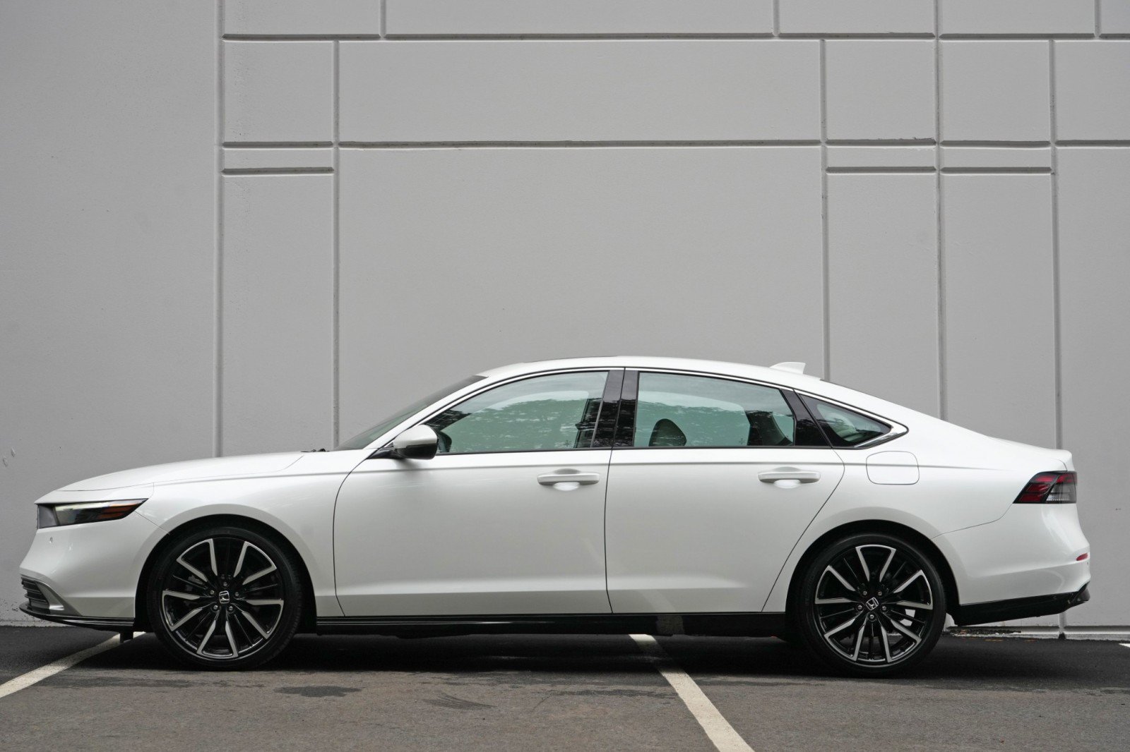 Used 2024 Honda Accord Touring image 8