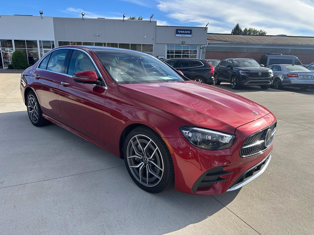 Used 2023 Mercedes-Benz E 350 4MATIC Sedan image 3