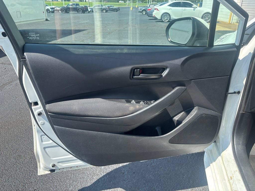 Used 2022 Toyota Corolla LE FWD image 6