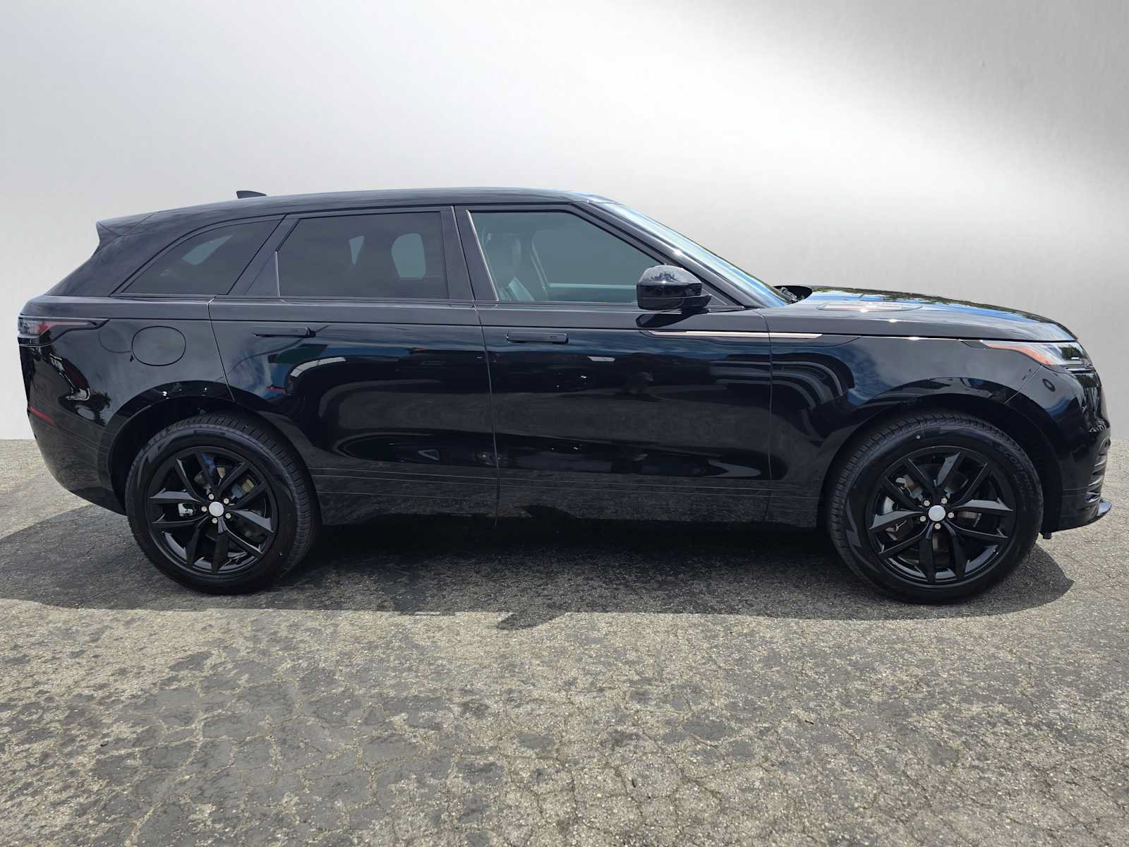 Used 2025 Land Rover Range Rover Velar Dynamic SE AWD/4WD image 6