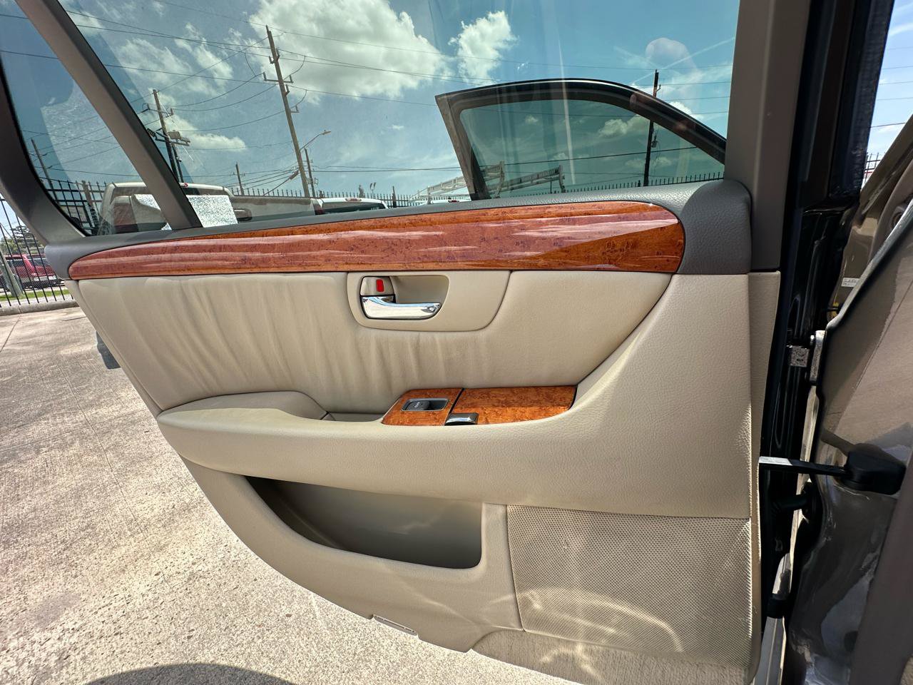 Used 2004 Lexus LS 430 w/ Premium Pkg RWD image 23