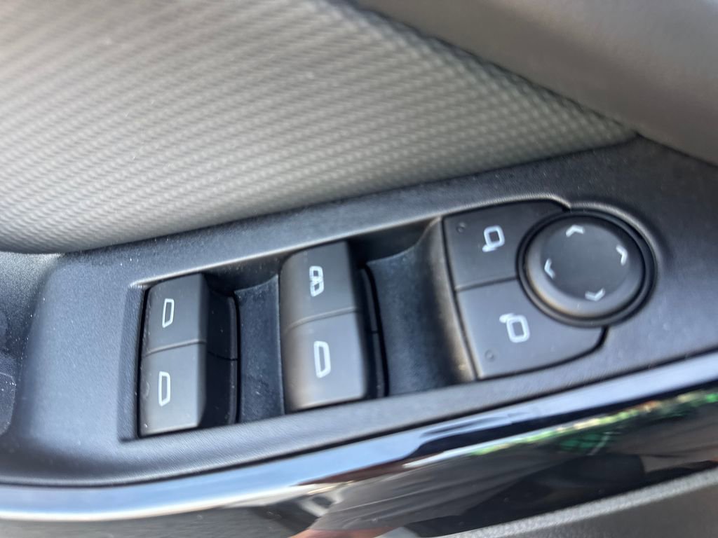 Used 2026 Chevrolet Equinox LT w/ Convenience Package II FWD image 18