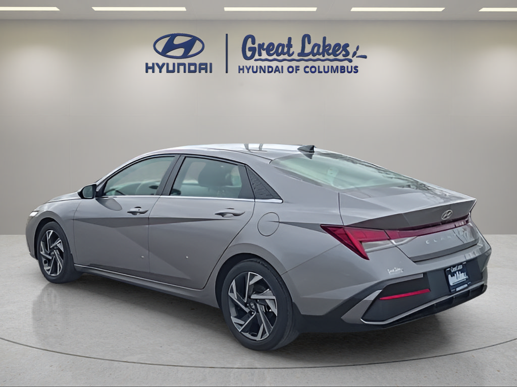 Used 2024 Hyundai Elantra SEL w/ Convenience Package FWD image 3
