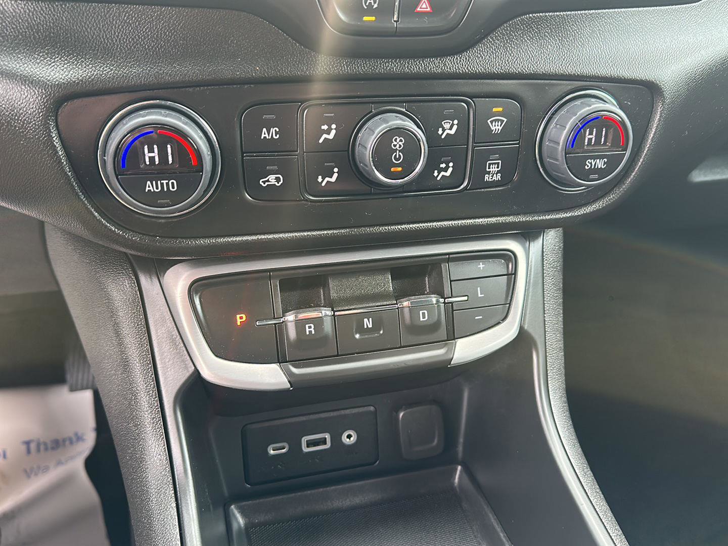 Used 2024 GMC Terrain SLE w/ Driver Convenience Package image 32