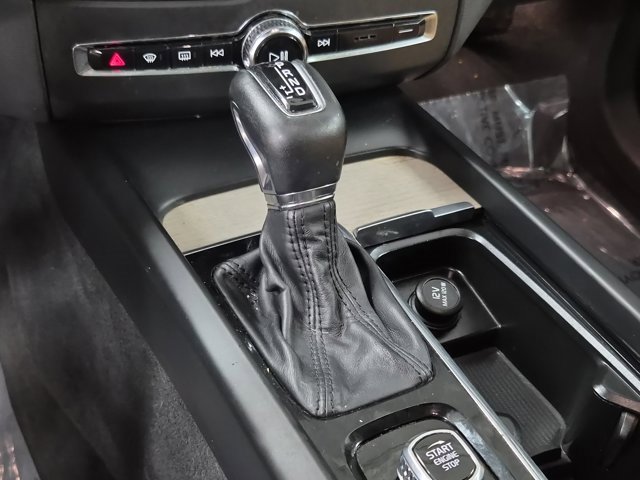 Used 2020 Volvo XC60 T6 Inscription w/ Protection Package Premier image 34