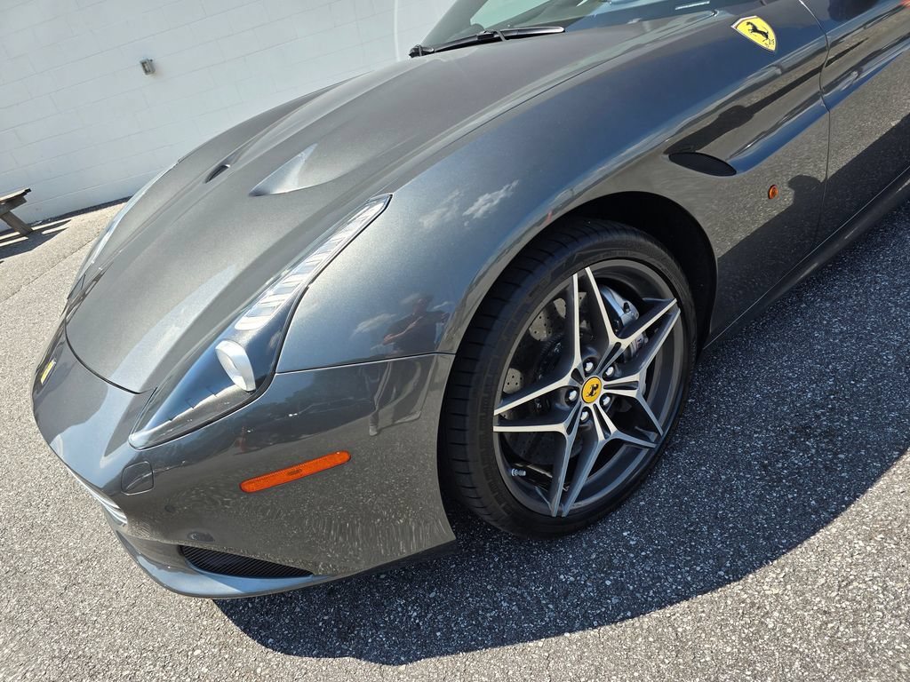 Used 2015 Ferrari California T RWD image 4