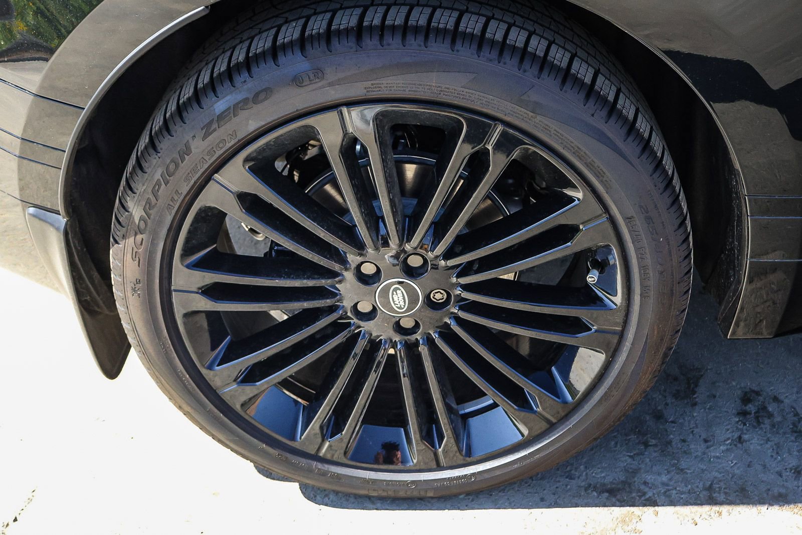 New 2026 Land Rover Range Rover Velar Dynamic SE image 13