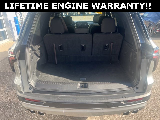 Used 2025 Chevrolet Traverse LT image 13