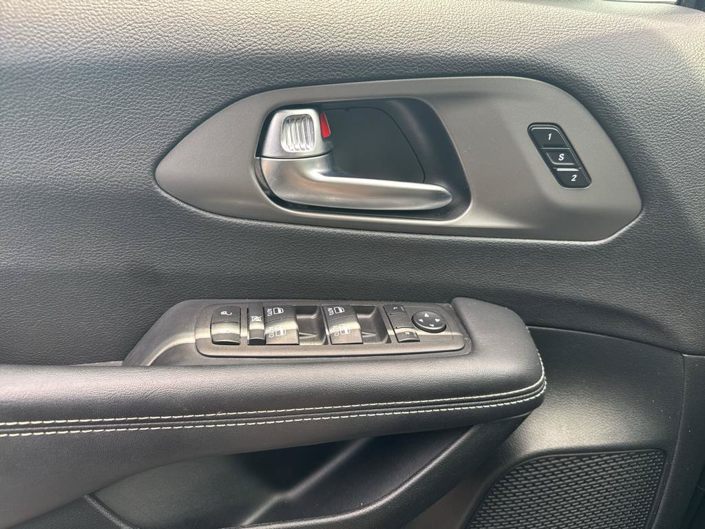 Used 2025 Chrysler Pacifica Select FWD image 20