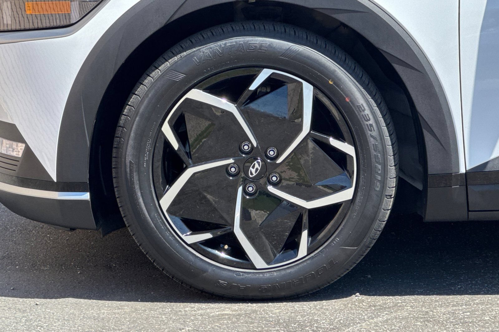 Used 2024 Hyundai Ioniq 5 SE RWD image 31