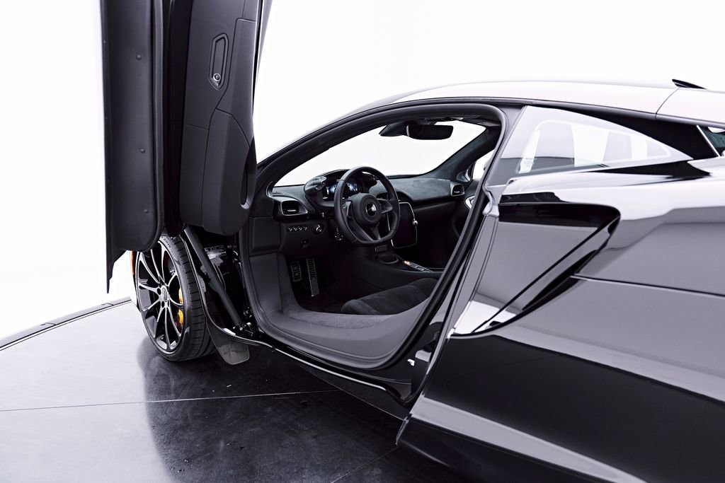 Used 2026 McLaren Artura RWD image 50